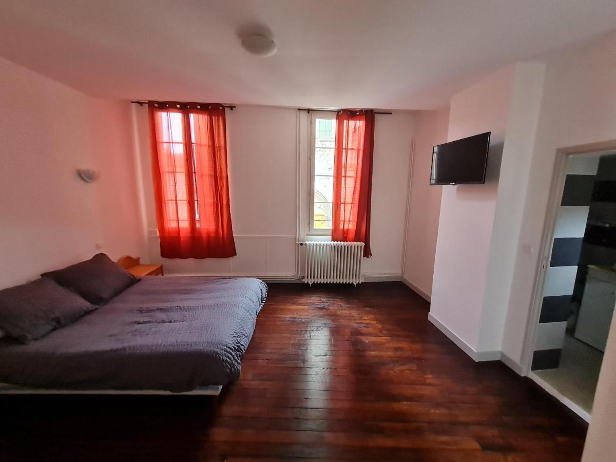 Le Commerce Pont-Sur-Yonne Dış mekan fotoğraf